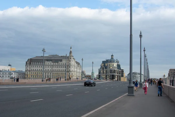 Moscow Russia July 2021 View Bolshoy Moskvoretsky Bridge Vasilyevsky Descent — Zdjęcie stockowe