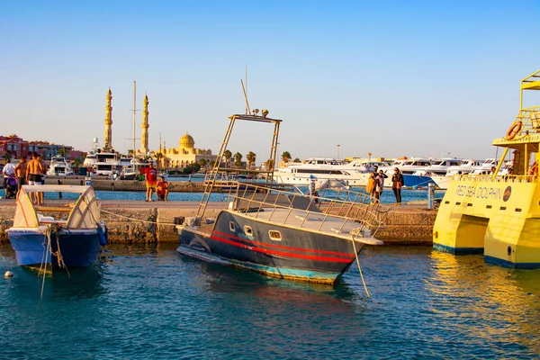 Hurghada Egypt Září 2021 Přístav Turistickými Loděmi Rudém Moři — Stock fotografie