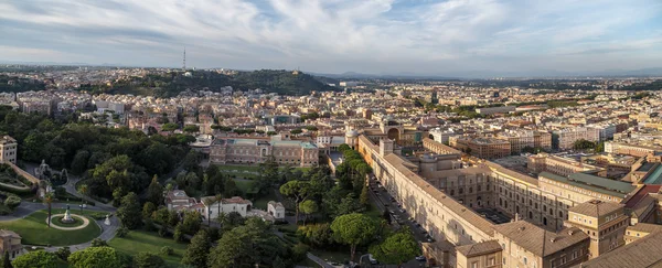 Vatikanische Stadt von oben gesehen — Stockfoto