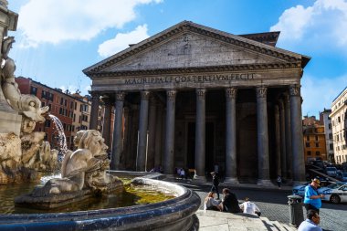 Pantheon önden görünümü