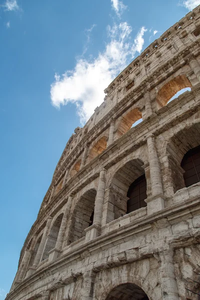 Vista dal basso del Colosseo — Foto Stock