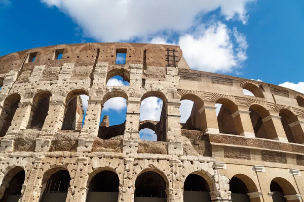 Vista dal basso del Colosseo — Foto Stock