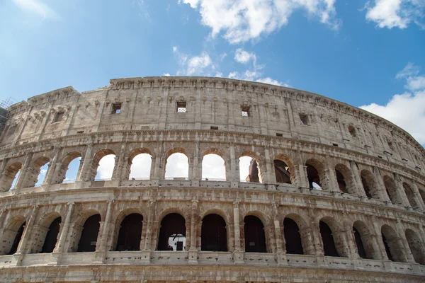 Vista dal basso del Colosseo — Foto Stock