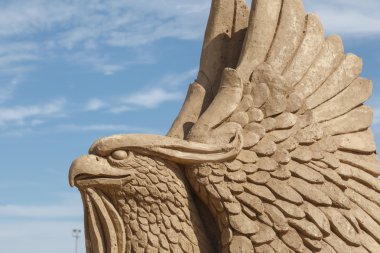 Lara KumLand Heykelleri