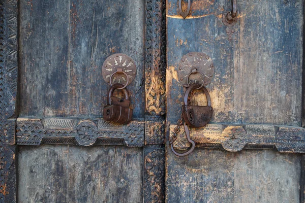 Porta storica in legno — Foto Stock