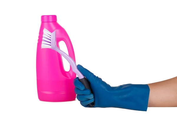 Рука с перчаткой с помощью кисти для очистки — стоковое фото