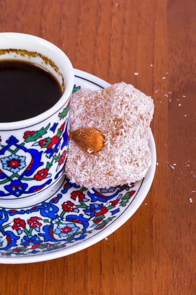 Delicias turcas con taza de café — Foto de Stock