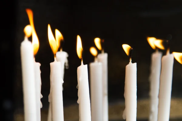 Brennende Kerzen zum Gebet — Stockfoto
