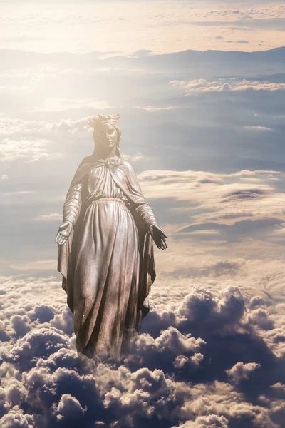 Maagd Maria in wolken — Stockfoto