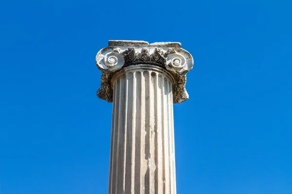 Columnas y ruinas — Foto de Stock