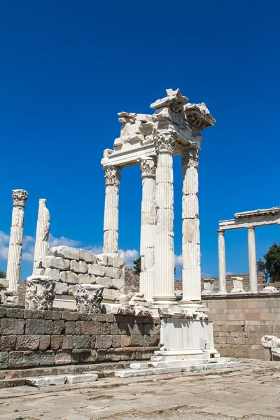 Храм Траяна в Pergamon — стокове фото