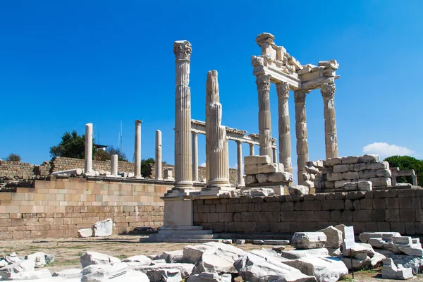 Храм Траяна в Pergamon — стокове фото