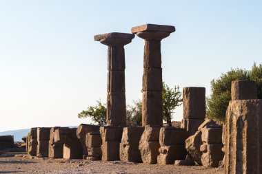Athena şablonunun harap sütunlar