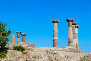 Athena şablonunun harap sütunlar