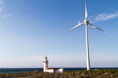 Yel değirmeni ve deniz feneri