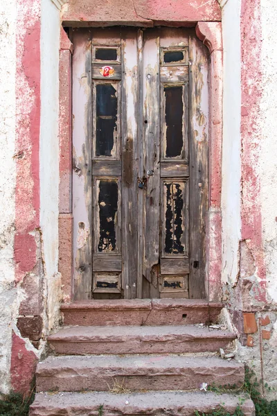 Porta di vecchio edificio — Foto Stock