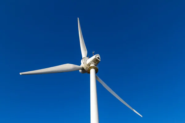 Moinho de vento para economia de energia — Fotografia de Stock