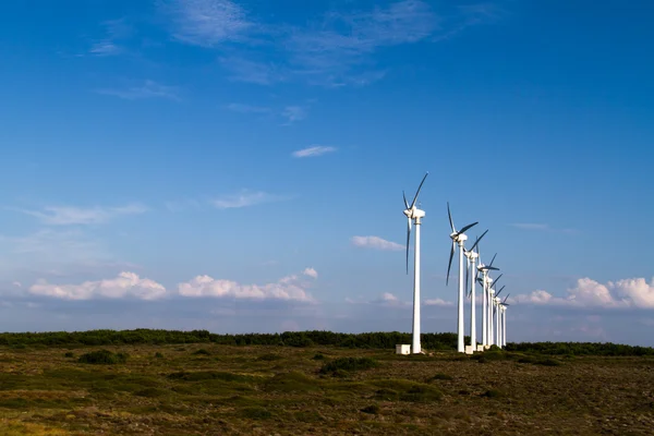 Moulin à vent pour les énergies renouvelables — Photo