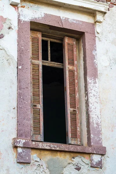 Finestra del vecchio edificio — Foto Stock