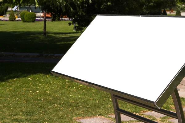 Blank Board in Park — Stock Photo, Image