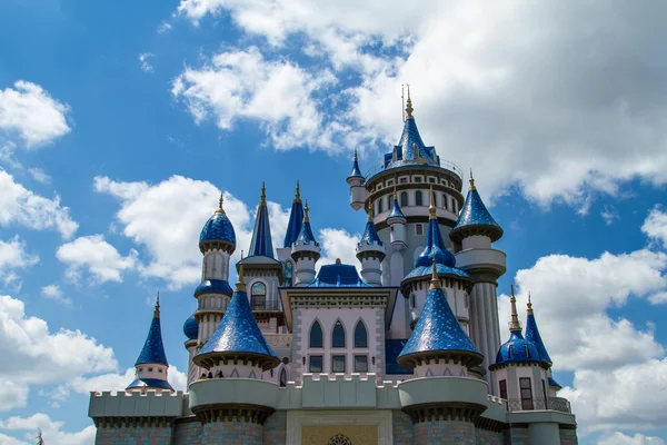 Fairytale Castle in Park — Stock Photo, Image