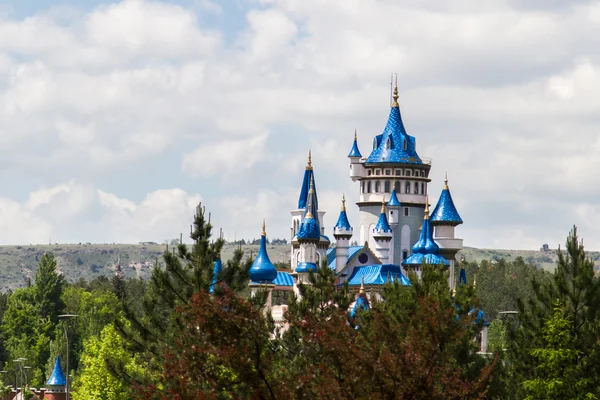 Märchenschloss im Park — Stockfoto