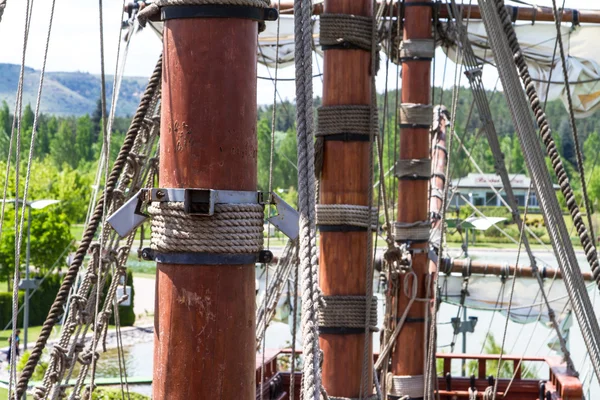 Piratenschiff im Park — Stockfoto