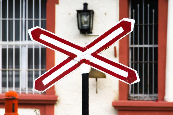 Stopbord op treinstation — Stockfoto