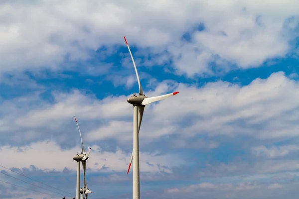 Väderkvarnar för förnybar energi — Stockfoto