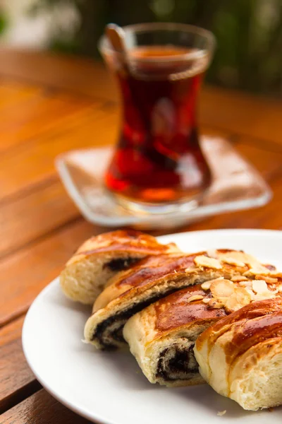 Pastel con Chocolate y Té — Foto de Stock