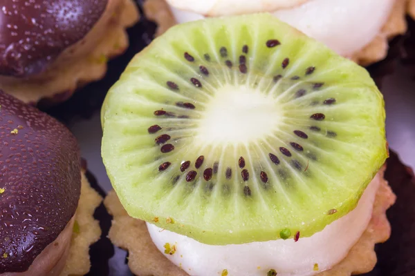 Kiwi sabroso pastel —  Fotos de Stock