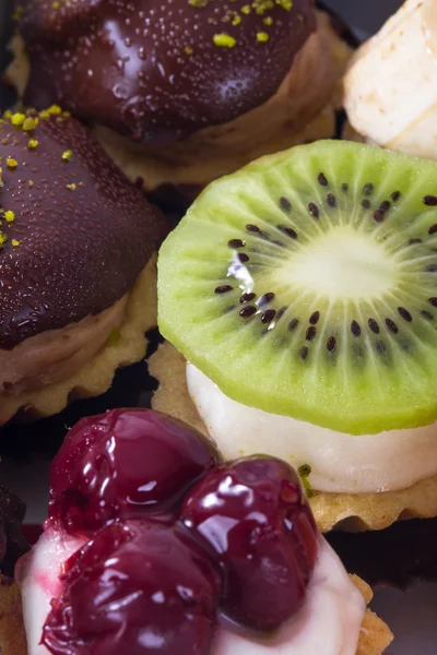 Kiwi sabroso pastel —  Fotos de Stock