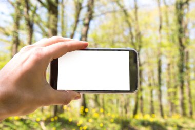 El üstünde tutan akıllı telefon