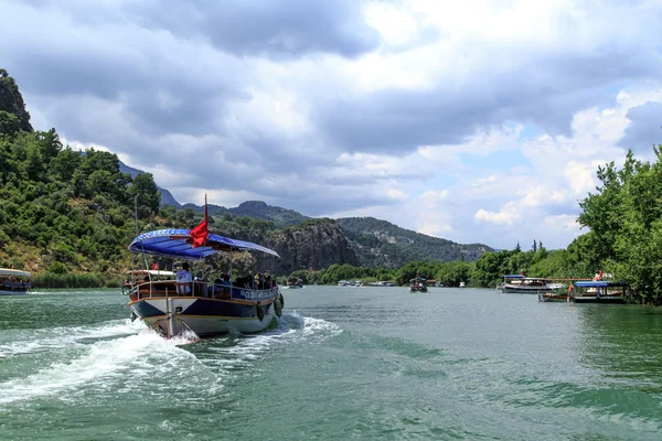 Passeios de barco em Dalyan — Fotografia de Stock