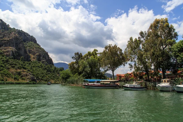 Barco en la costa de Dalyan —  Fotos de Stock