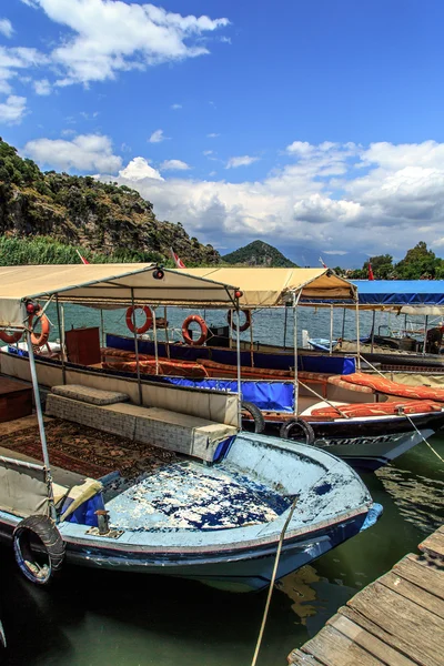 ダルヤンの海岸線のボート — ストック写真