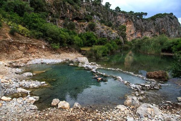 Termal su ile göl — Stok fotoğraf