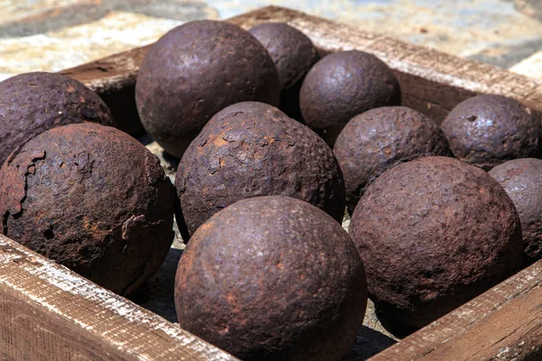 Bola de cañón viejo — Foto de Stock