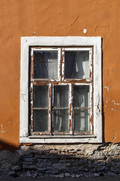 Vecchia finestra di legno — Foto Stock