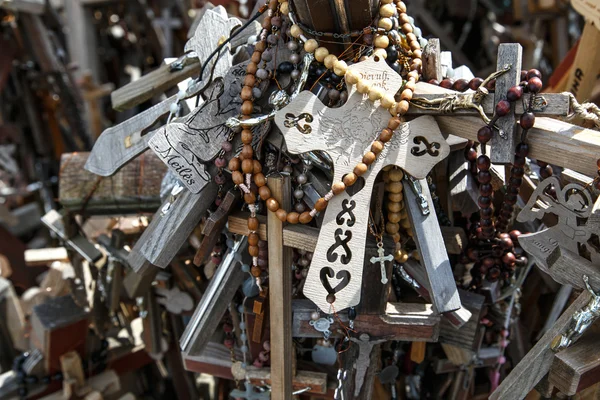 Colina de cruces con cruces de madera —  Fotos de Stock