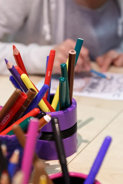 Kleurrijke droge schilderij potloden — Stockfoto