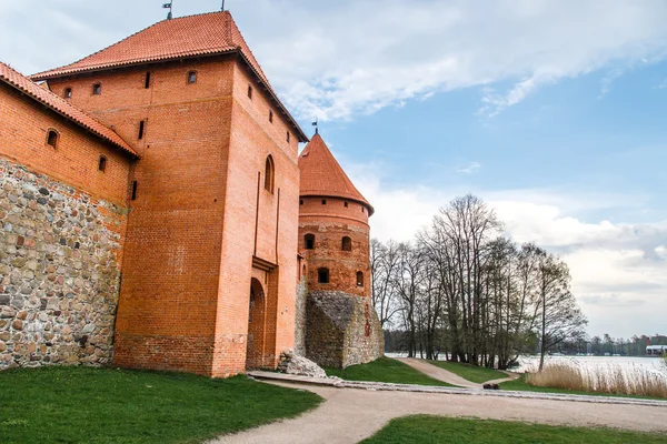 Вид збоку Trakai замок — стокове фото