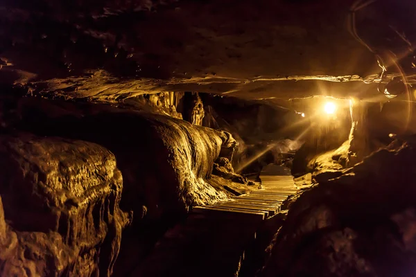 란 야에 숨겨진된 동굴 — 스톡 사진