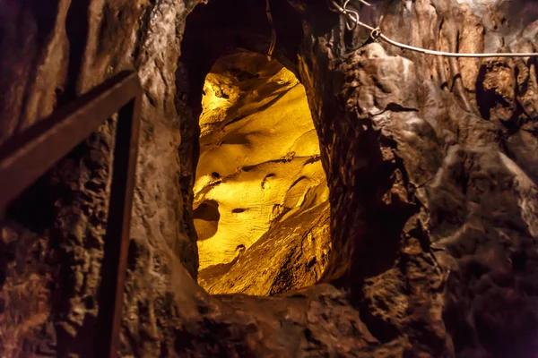 란 야에 숨겨진된 동굴 — 스톡 사진
