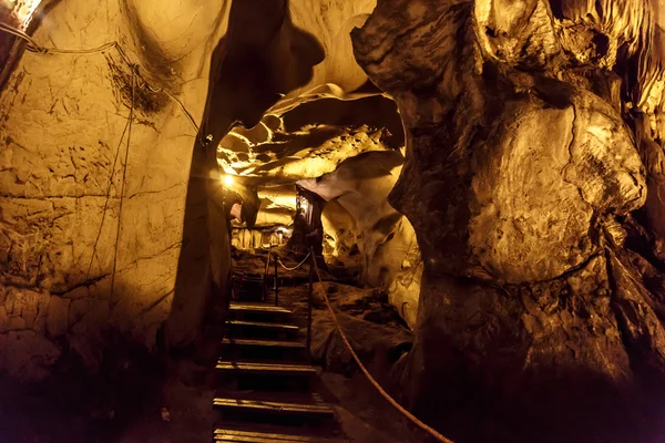 Скрытая пещера в Алании — стоковое фото