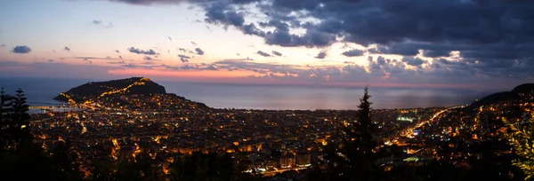 Nacht uitzicht op Alanya kasteel — Stockfoto