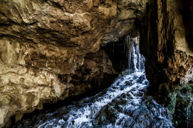 Denizli Kaklik mağarada