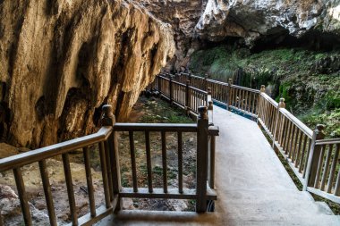 Denizli Kaklik mağarada