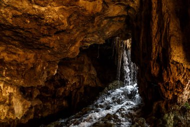 Denizli Kaklik mağarada