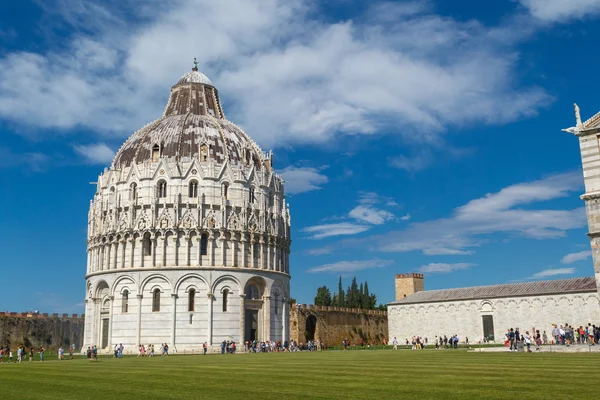 Pisa Baptisery görünümü — Stok fotoğraf